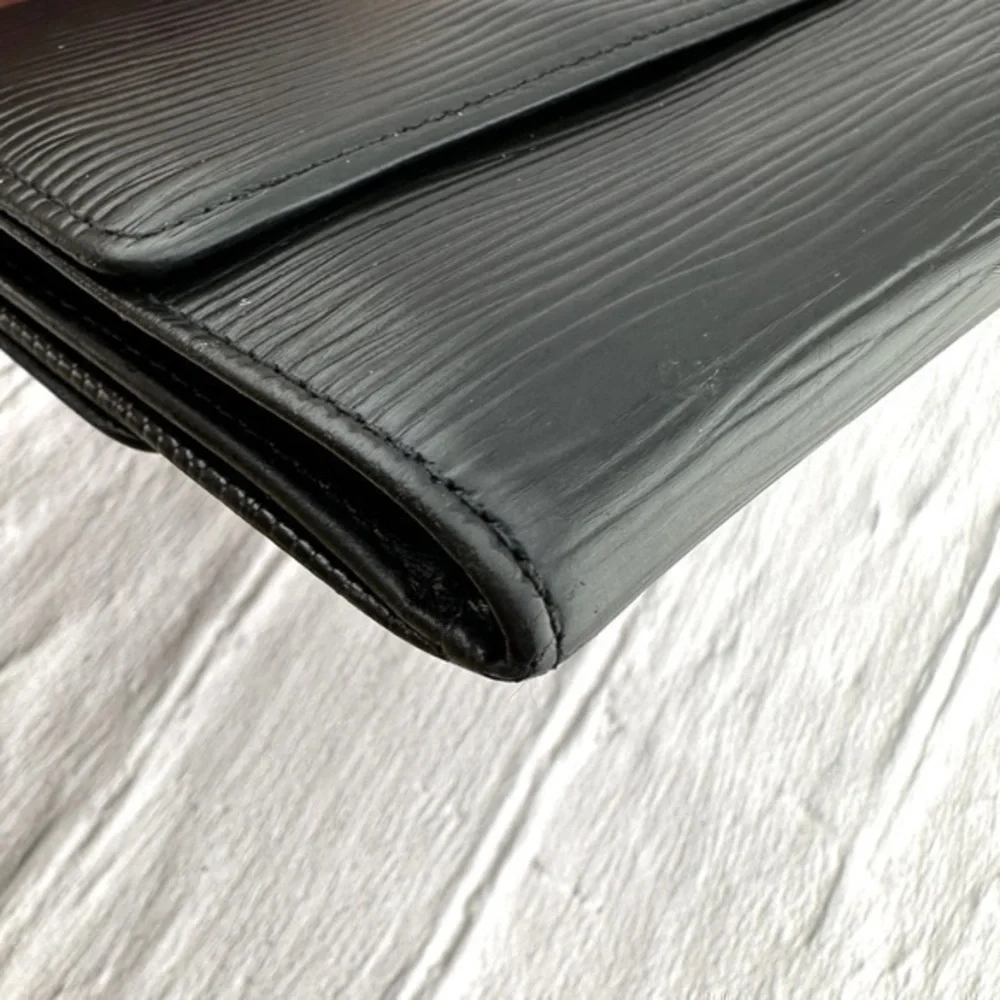 AUTHENTIC Louis Vuitton Marco Wallet. Previously owned. Black.